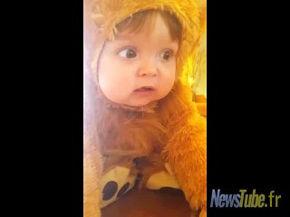 Petit lion tente son rugissement...