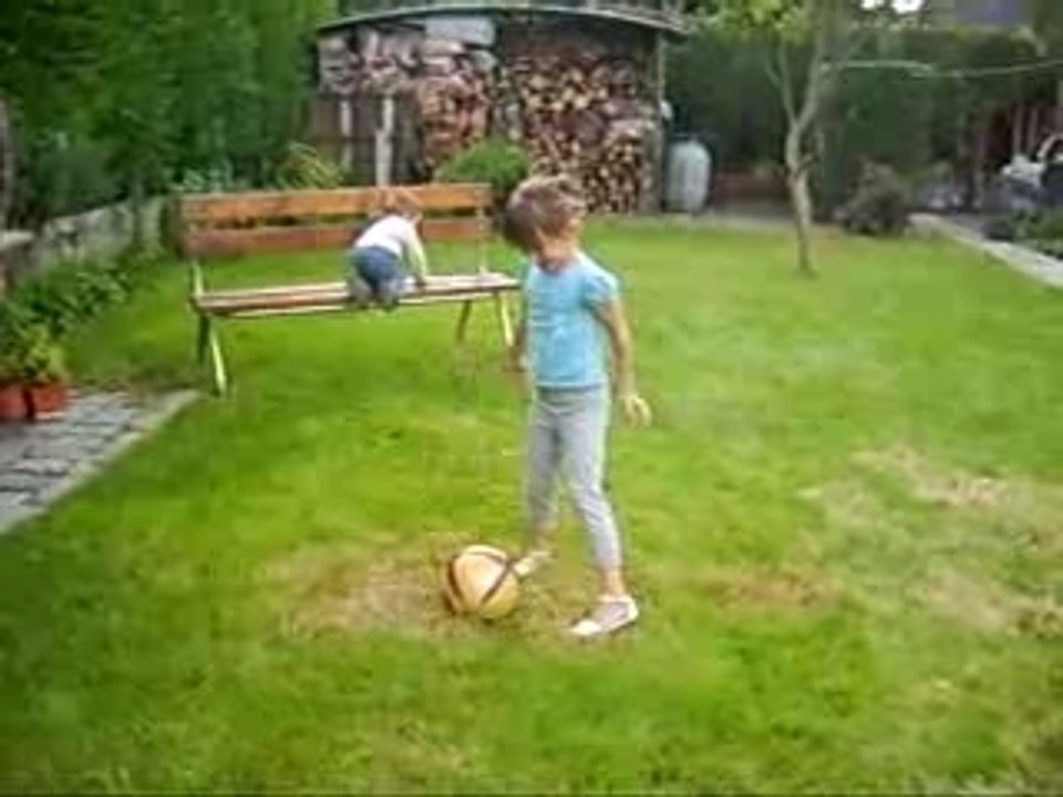 Cousin/cousine dans le jardin