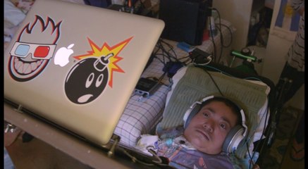 La osteogénesis imperfecta no es un obstáculo para el DJ hispano Daniel Amaya