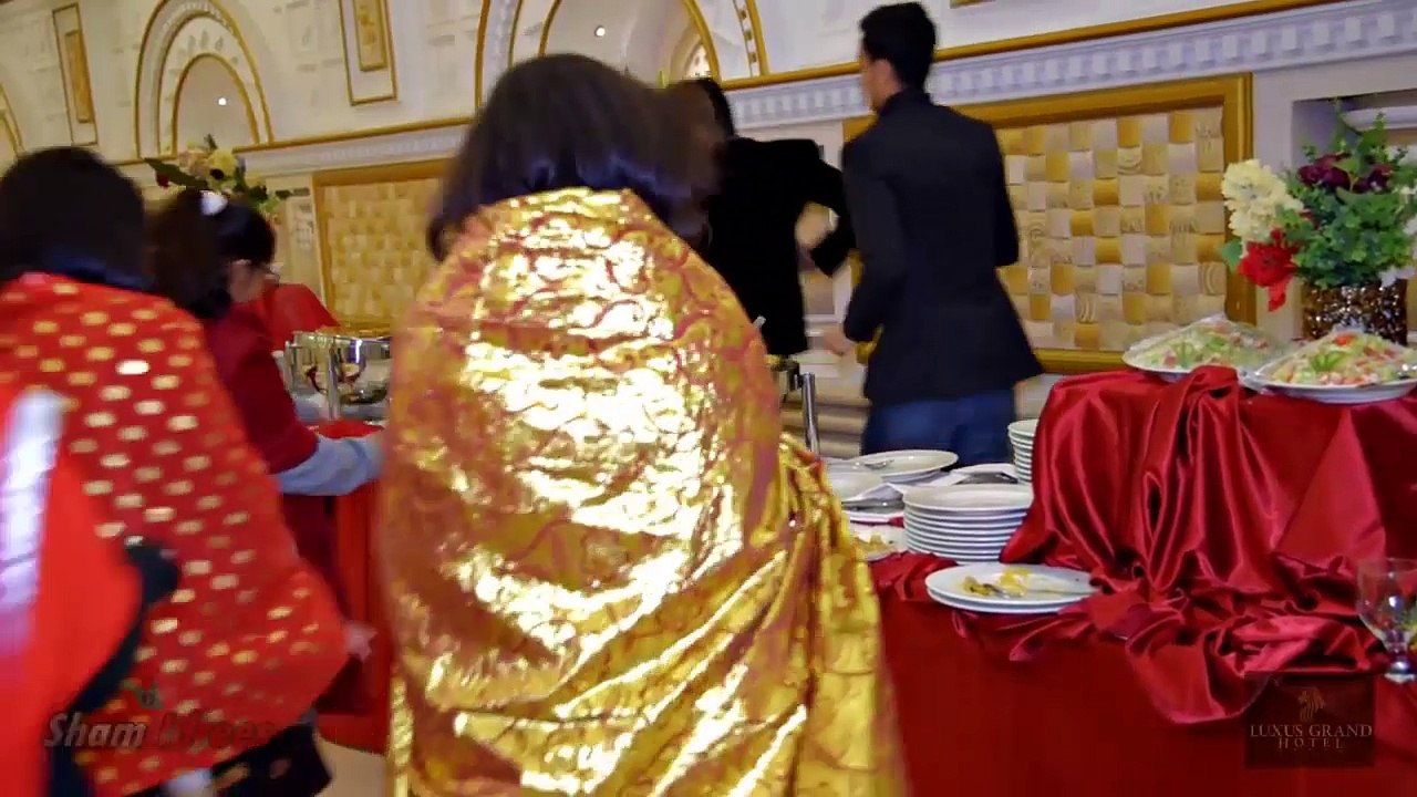 Desi Come Prepared To Eat At Weddings