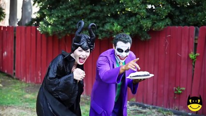 Superman Saves Baby Santa! w- Harley Quinn Frozen Elsa Spiderman Joker