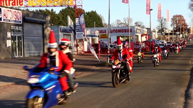 Insolite. Un défilé de Pères Noël à moto-CLn5dSsE3xg