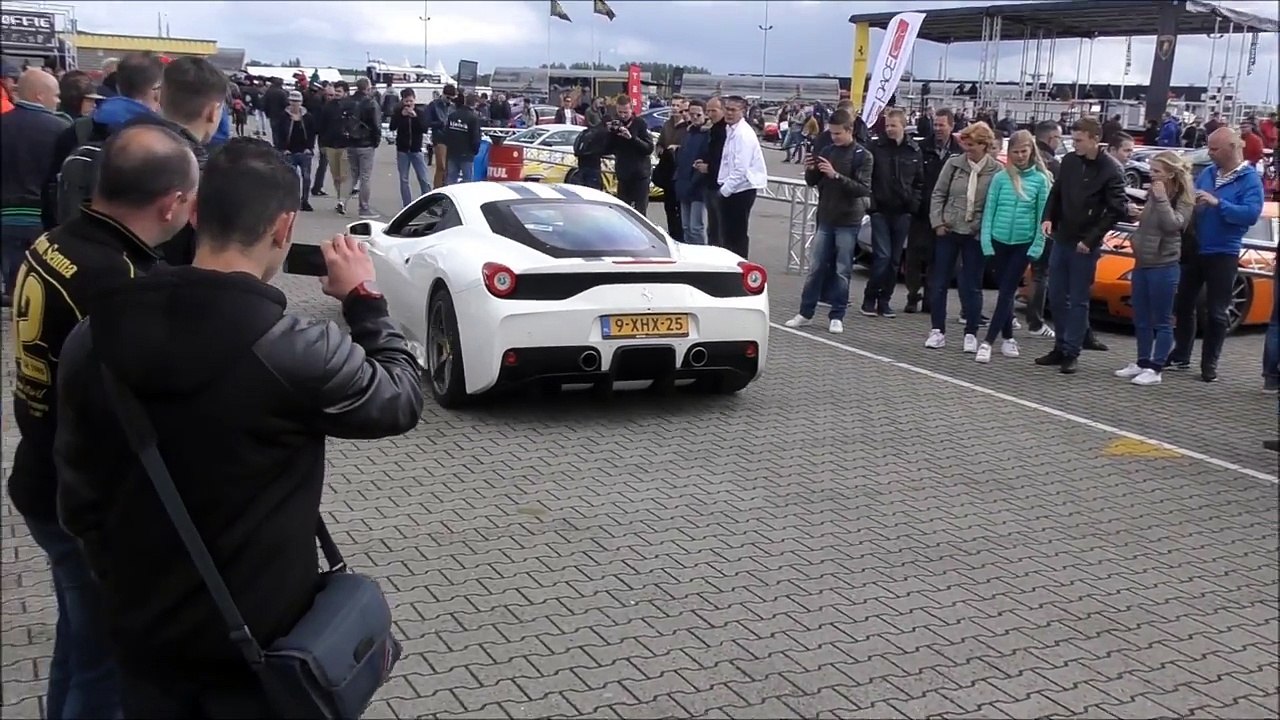 LOUD Ferrari 458 Speciale - Accelerations on the track!