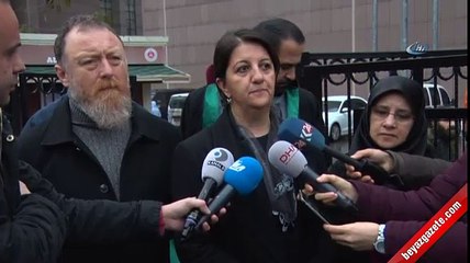 Download Video: HDP'li Pervin Buldan adliyeden ayrıldı