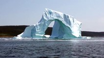 Sta filmando il paesaggio, poi l'iceberg si sgretola improvvisamente. Deve correre!