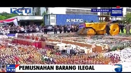 Sri Mulyani Pimpin Pemusnahan Miras Ilegal