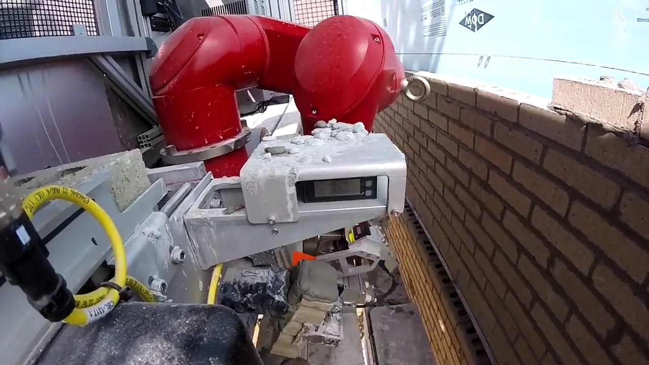 Duvar ören robot