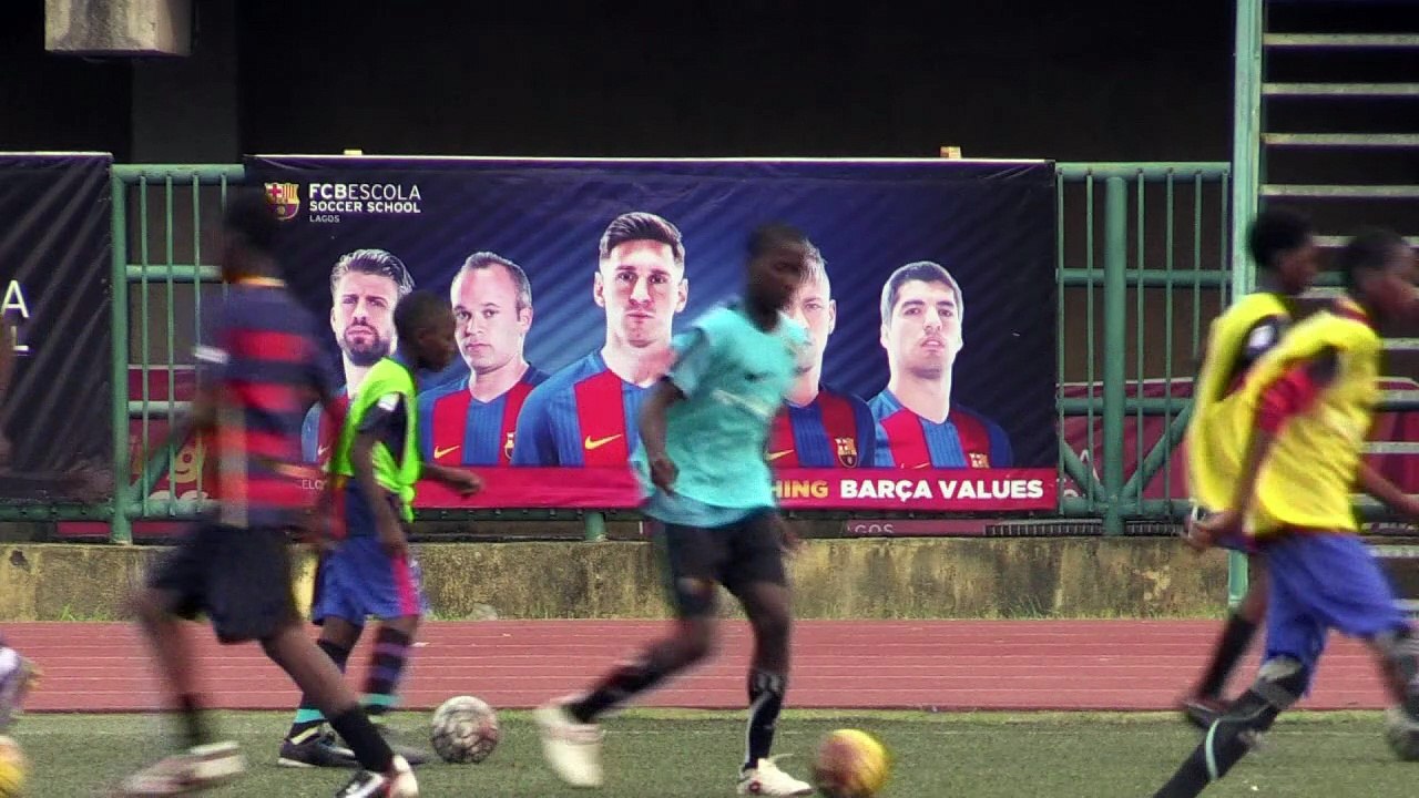 A Lagos, les petits Nigérians rêvent du Barça