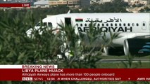 Détournement d'un avion vers Malte: 109 personnes libérées, les assaillants seuls avec des membres de l'équipage
