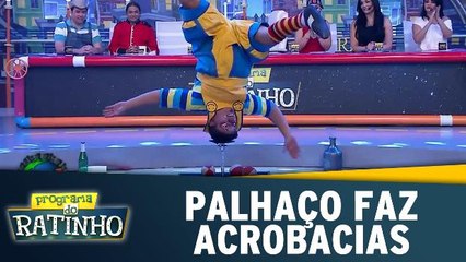 Palhaço faz acrobacias e impressiona todo mundo
