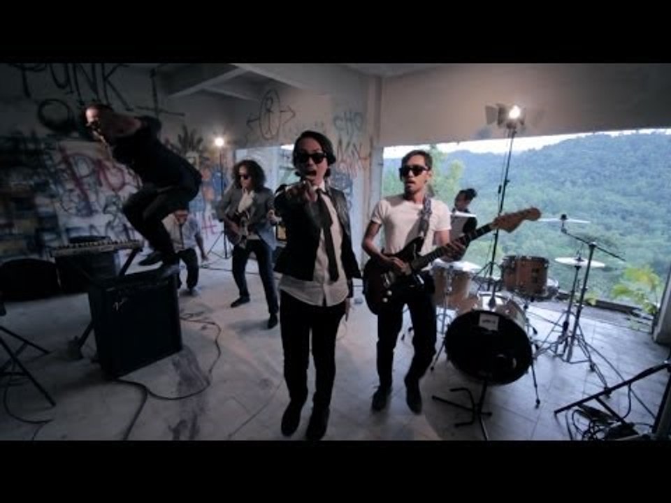 Grey Sky Morning - Dewi Hatiku | Official Music Video