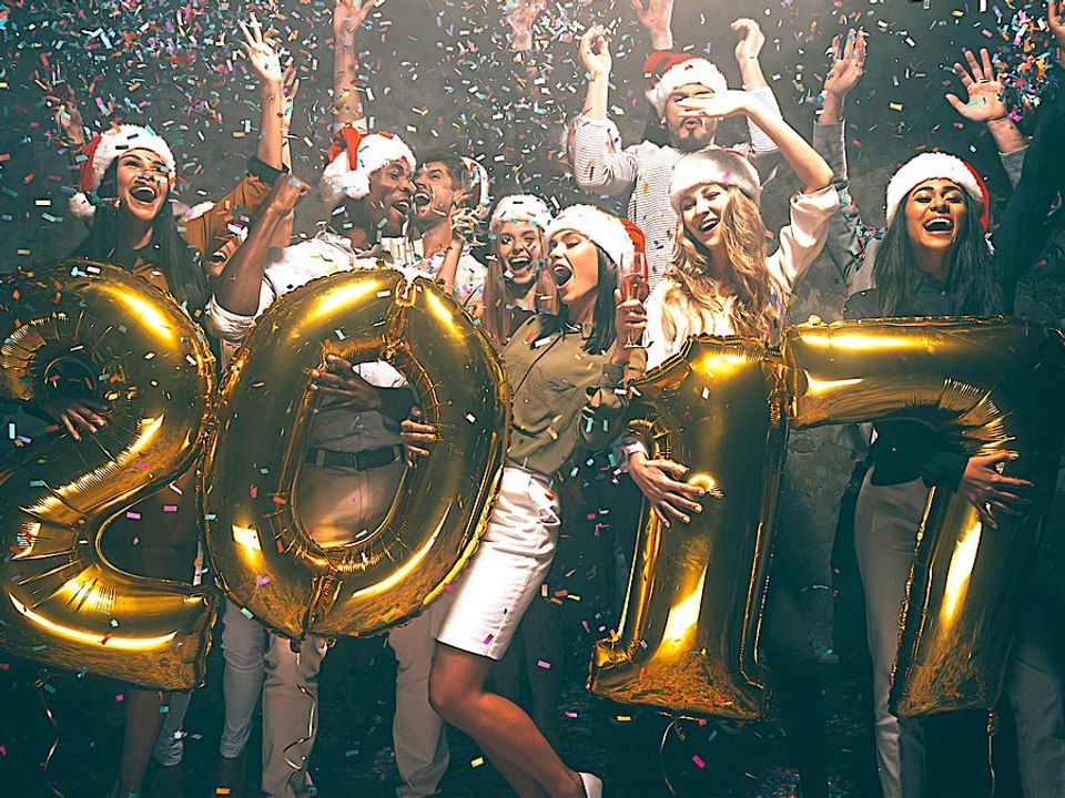 3 Easy DIY Confetti Poppers to Ring in NYE 2017