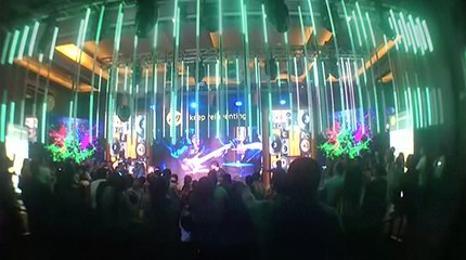 Musician Holds Amazing Colorful Concert For Deaf Children