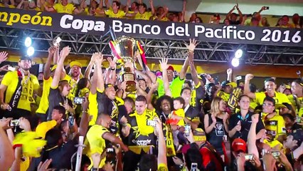 Alfaro reconoce interés por Nervo y novedades para 'Noche Amarilla'