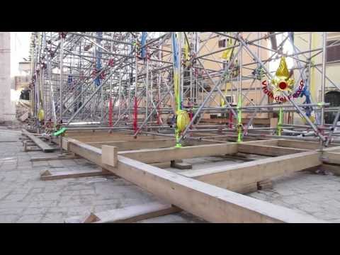 Norcia (PG) - Terremoto, facciata Basilica San Benedetto (23.12.16)