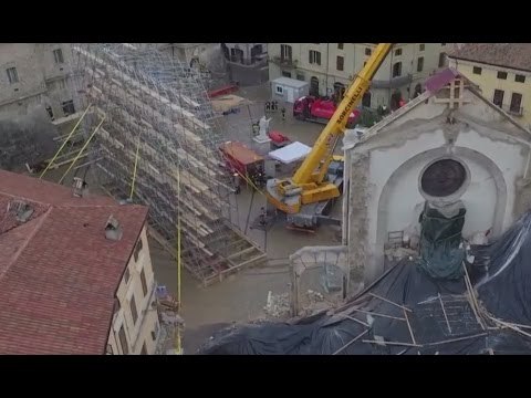 Norcia (PG) - Terremoto, struttura per chiesa San Benedetto (21.12.16)
