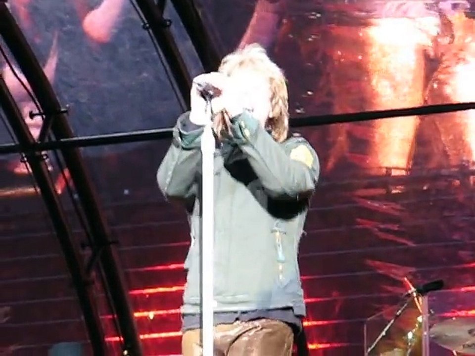 Bon Jovi - Bad Medicine - Nijmegen Holland 2006 - part 1