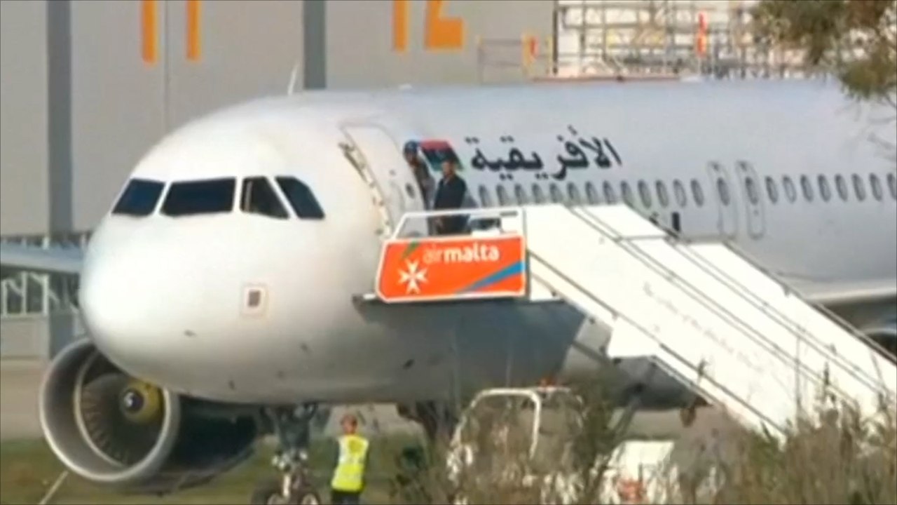 انتهاء أزمة طائرة الخطوط الأفريقية الليبية بمالطا