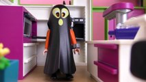 Playmobil familie Nederlands – Het spookt in de luxevilla van Playmobil! Nina is bang!