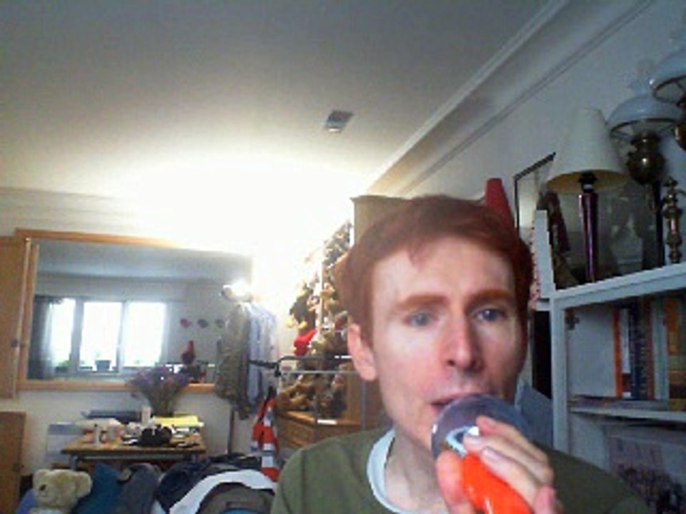 Wiwi égratigne "tu dors tout l'temps" de Clarika