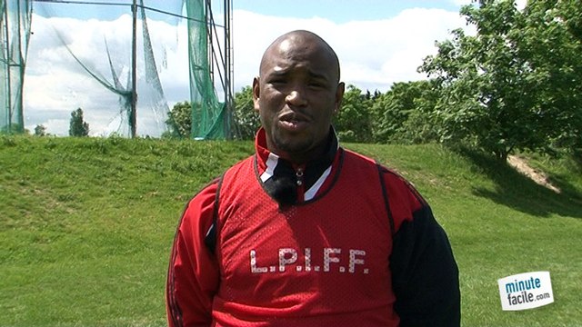 Les gestes techniques : les passes et les frappes 1