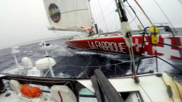 J48 : Eric Bellion et Alan Roura naviguent bord à bord / Vendée Globe