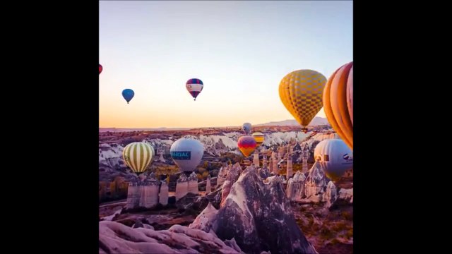 Des centaines de Montgolfières dans le ciel de Cappadocia