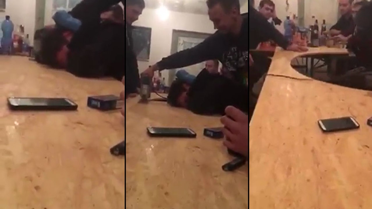 Quand tu dors tellement bien que tu entends pas ton pote qui découpe la table