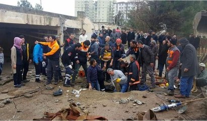 Siirt'te 1 işçi  yıkımı sırasında eski terminal binasının çöken tavanı altında kaldı