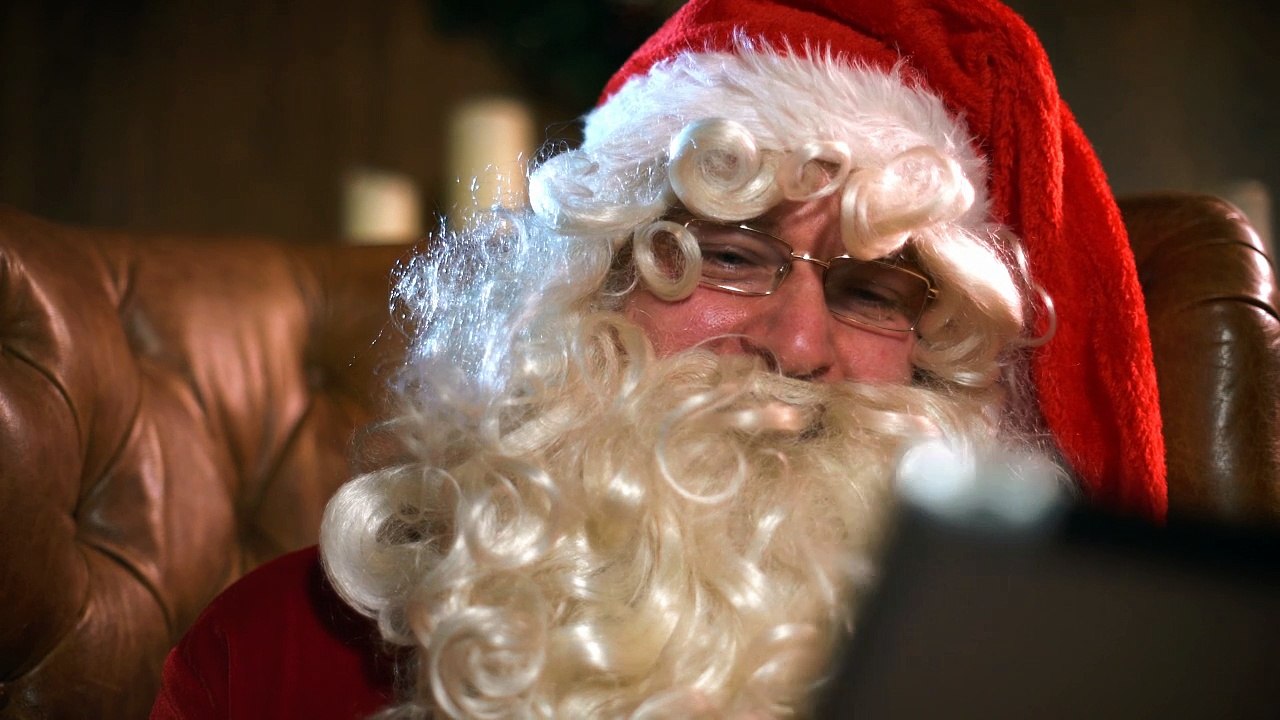 Noël 2016 : le Père Noël cherche la Mère Noël sur Internet