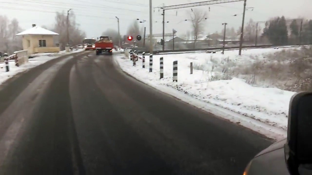 чс7 скорый поезд  сбил  на переезде трактор