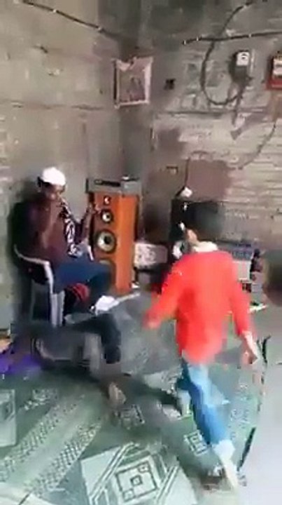 بچو کے ہاتھوں کڑنٹ پیر کا پوسٹ ماڈم لائک اور شئیر ضرور کرنا