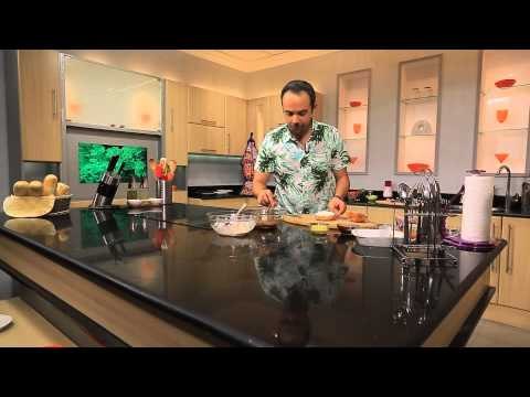 سندوتش فخدة - عصير قمر الدين بالموز #ساندويتش_وحاجة_ساقعة #شريف_الحطيبى #cbcsofra