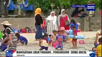 Libur Natal, Ratusan Pengunjung Padati Pantai Ancol