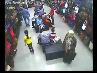 Clever Thief caught on CCTV Camera|Youngster's Choice.