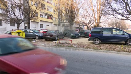 Parku shndërrohet në parking