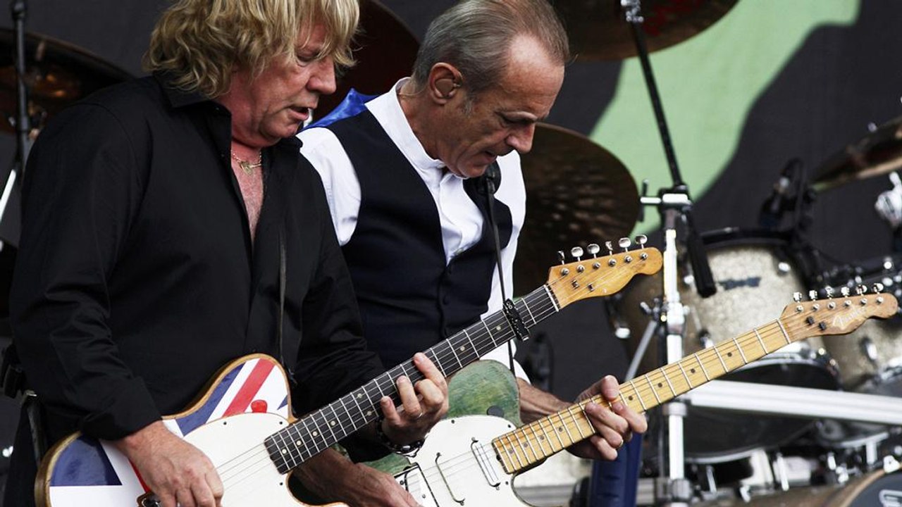 Status Quo guitarist Rick Parfitt dies aged 68