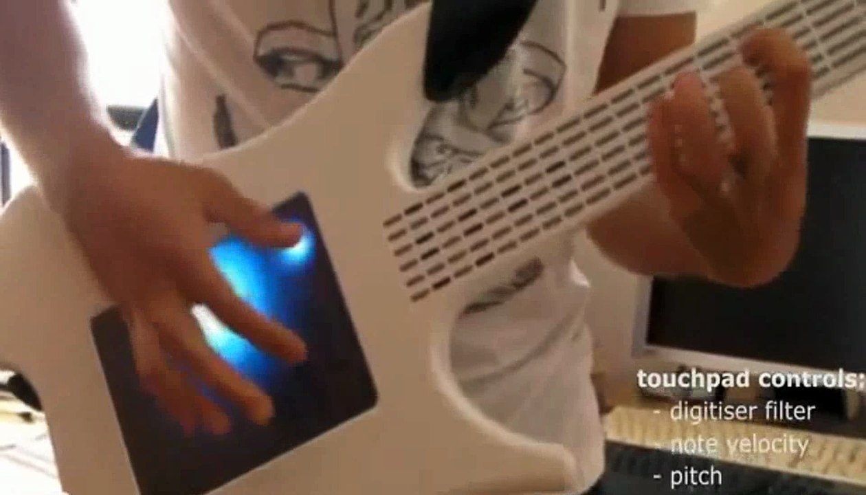 guitarra eléctrica digital con pantalla tactil