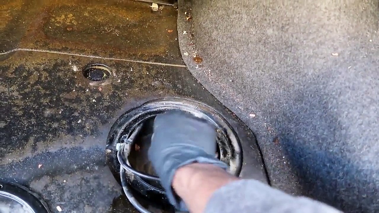 DIY BMW E24 635csi Fuel Pump Replacem