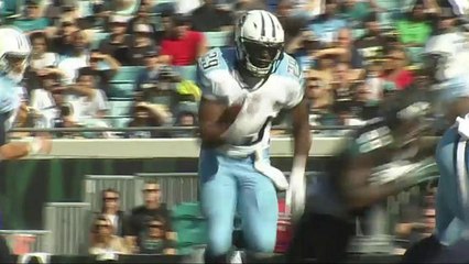 DeMarco Murray bursts through middle for 11-yard gain