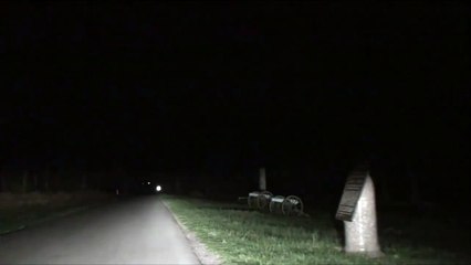 Des amis filment une apparition à glacer le sang en pleine nuit. Montage ou réalité selon vous ?