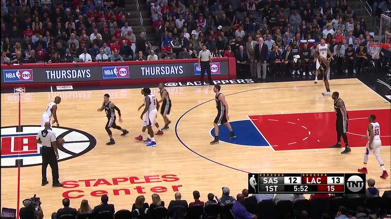 DeAndre Jordan met Pau Gasol sur un poster ! UHD