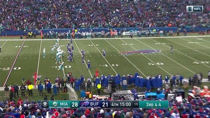 Matt Moore finds DeVante Parker for a 10-yard completion