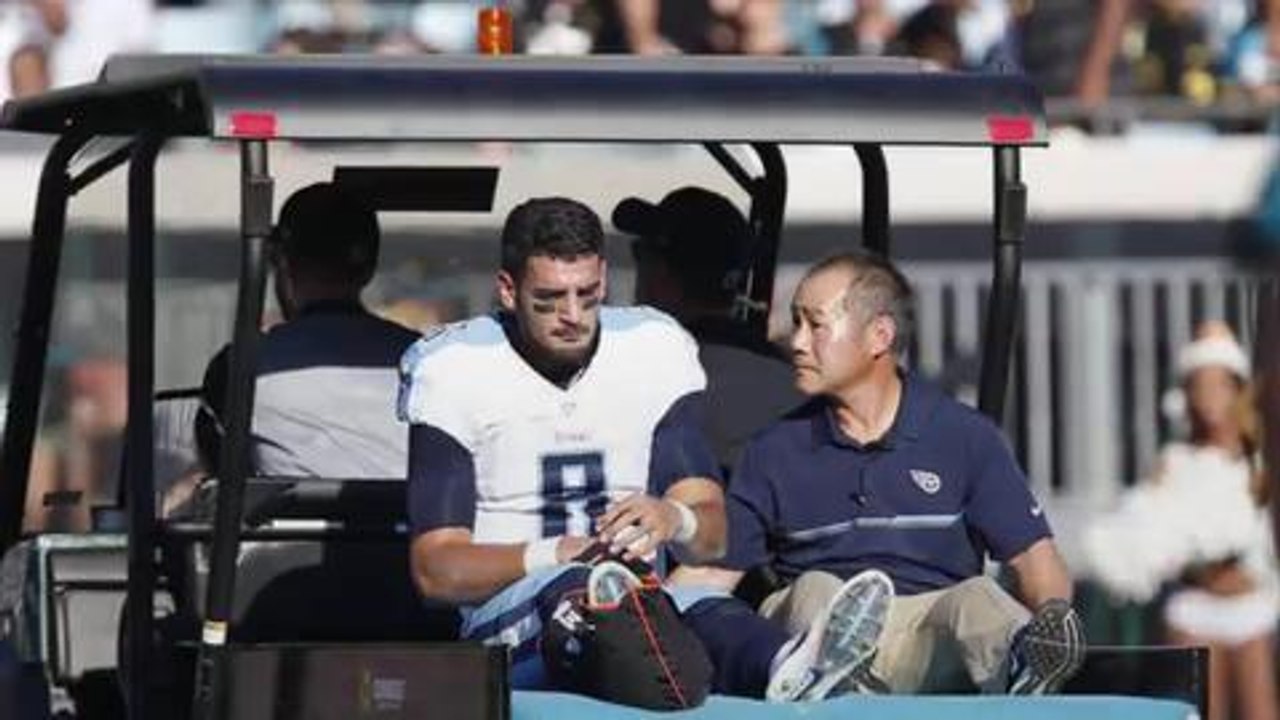 Marcus Mariota suffers broken leg