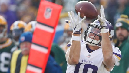 Sam Bradford hits Adam Thielen for 8-yard TD