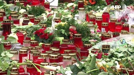 Berlim celebra Natal após ataque em feira