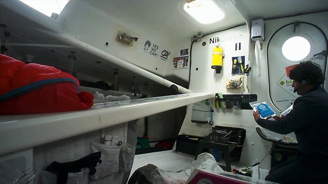 J48 : Préparation du repas de Noël à bord de Finistère Mer Vent / Vendée Globe