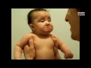 Babasının Kahkahasından Korkan Bebek
