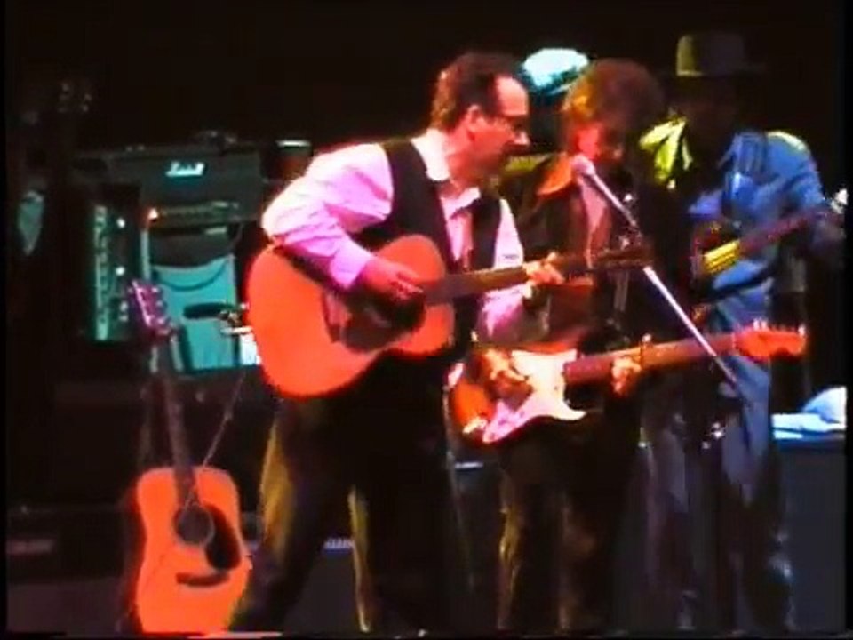 Bob Dylan - I Shall Be Released (with Elvis Costello) (Also with Chrissie Hynde and Carole King) -London,31.03.1995