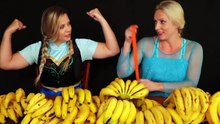 Frozen Elsa vs Anna BANANA CHALLENGE Food Fight